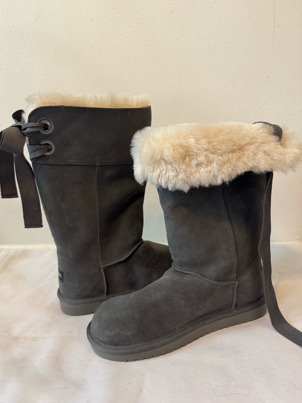 Koolaburra by UGG bow Boots